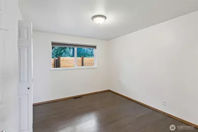 13035 N Meridian Ave, Seattle, WA 98133 - Photo 14