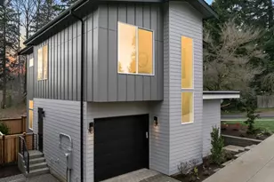 8403 NE 137th St, Kirkland, WA 98034 - Photo 2