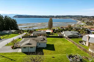 2745 Evening Glory Ct, Clinton, WA 98236 - Photo 2