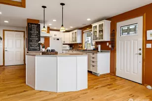 2745 Evening Glory Ct, Clinton, WA 98236 - Photo 4