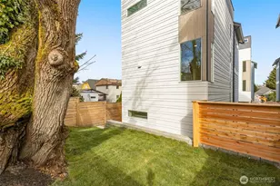 1627 B 21st Ave, Seattle, WA 98122 - Photo 2