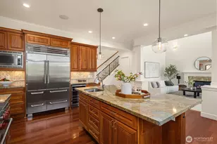 9750 SE 5th St, Bellevue, WA 98004 - Photo 16