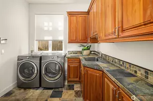 9750 SE 5th St, Bellevue, WA 98004 - Photo 22