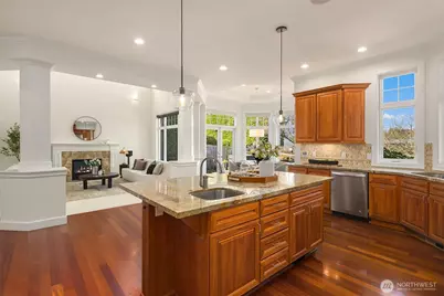 9750 SE 5th Street, Bellevue, WA 98004 - Photo 12