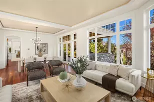 9750 SE 5th St, Bellevue, WA 98004 - Photo 8