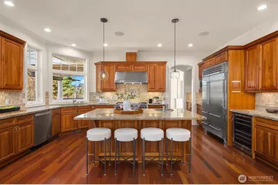 9750 SE 5th Street, Bellevue, WA 98004 - Photo 14