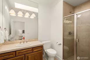 9750 SE 5th St, Bellevue, WA 98004 - Photo 30