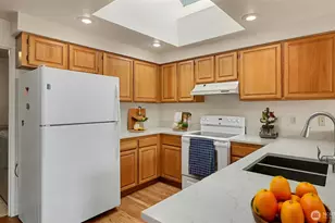 10303 SE 210th Pl, Kent, WA 98031 - Photo 8