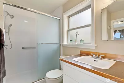 214 J Street NE, Auburn, WA 98002 - Photo 32