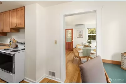 548 NE 102nd Street, Seattle, WA 98125 - Photo 14