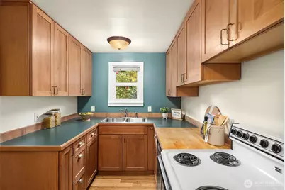 548 NE 102nd Street, Seattle, WA 98125 - Photo 8