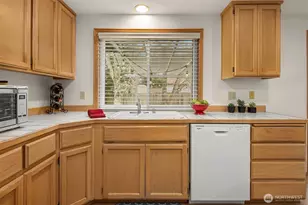 2122 221st Pl NE, Sammamish, WA 98074 - Photo 10