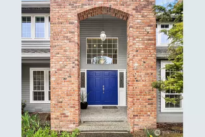 2122 221st Place NE, Sammamish, WA 98074 - Photo 2