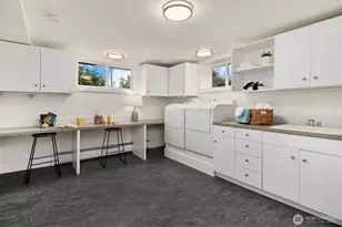 360 Highland Dr, Seattle, WA 98109 - Photo 30