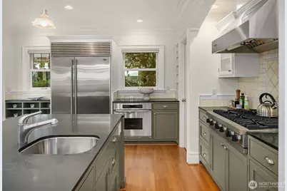 360 Highland Drive, Seattle, WA 98109 - Photo 8