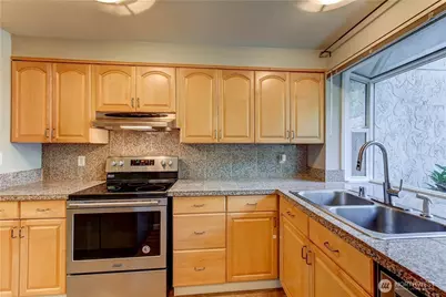 12838 SE 141st Lane #F103, Bellevue, WA 98006 - Photo 2