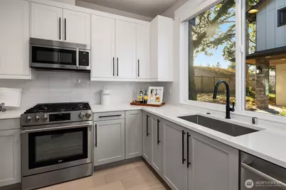 10931 NE 133rd Street, Kirkland, WA 98034 - Photo 14