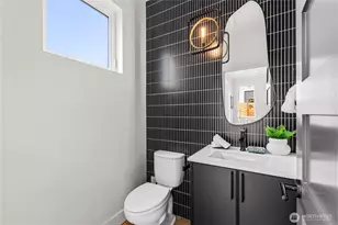 2560 30th Ave W, Seattle, WA 98199 - Photo 10