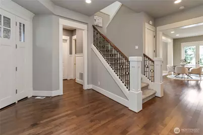 3232 112th Avenue SE, Bellevue, WA 98004 - Photo 2