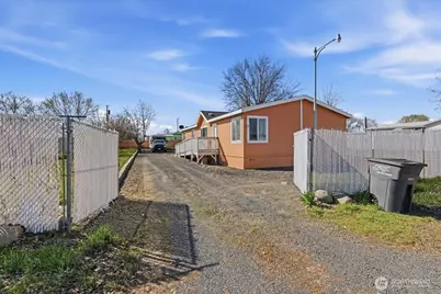 153 NW Quincy Place, Soap Lake, WA 98851 - Photo 2