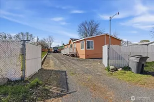 153 NW Quincy Pl, Soap Lake, WA 98851 - Photo 2