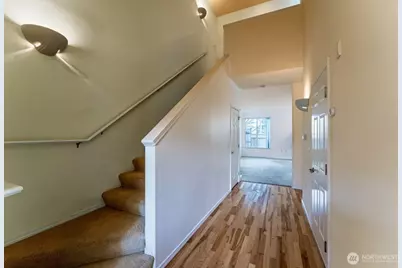 960 Lynnwood Court SE #1027, Renton, WA 98058 - Photo 2