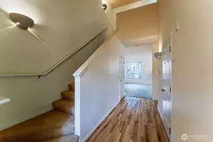 960 Lynnwood Ct SE, Renton, WA 98058 - Photo 2