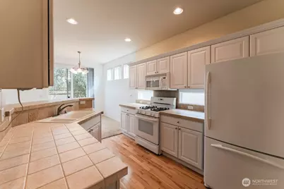 960 Lynnwood Court SE #1027, Renton, WA 98058 - Photo 6