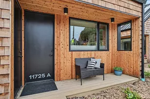 11725 Meridian Ave N, Seattle, WA 98133 - Photo 4