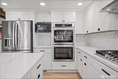 6358 S Island Drive E, Bonney Lake, WA 98391 - Photo 8
