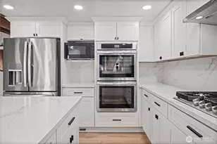 6358 S Island Dr E, Bonney Lake, WA 98391 - Photo 8