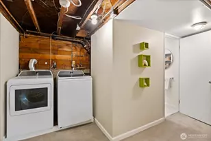 823 NE 58th St, Seattle, WA 98105 - Photo 20