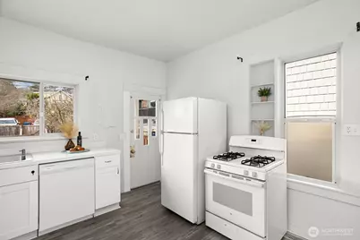 4135 36th Ave SW, Seattle, WA 98126 - Photo 10