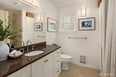 5218 Ivanhoe Place NE, Seattle, WA 98105 - Photo 26