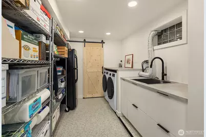 5218 Ivanhoe Place NE, Seattle, WA 98105 - Photo 34