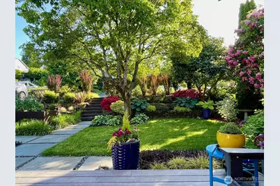 5218 Ivanhoe Place NE, Seattle, WA 98105 - Photo 40