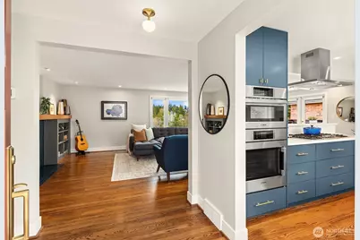 5218 Ivanhoe Place NE, Seattle, WA 98105 - Photo 8