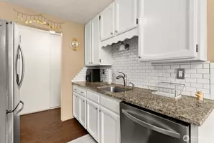 2031 NW 59th St, Seattle, WA 98107 - Photo 14