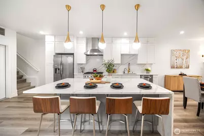 11870 SE 5th Street, Bellevue, WA 98005 - Photo 2