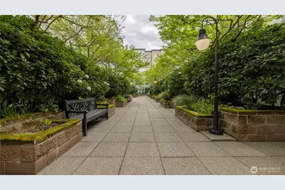 10042 Main Street #427, Bellevue, WA 98004 - Photo 32