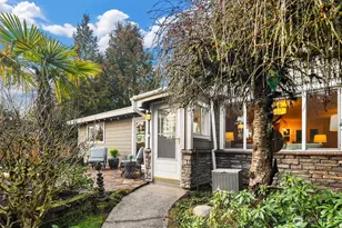 16042 Lake Hills Blvd, Bellevue, WA 98008 - Photo 2