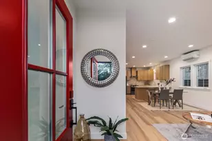 1004 N 48th St, Seattle, WA 98103 - Photo 4