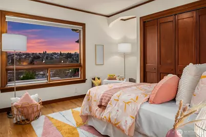 2409 29th Avenue W, Seattle, WA 98199 - Photo 16