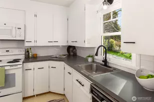 1202 NE 97th St, Seattle, WA 98115 - Photo 12