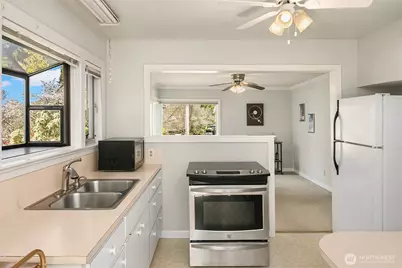 321 6th Avenue S, Kirkland, WA 98033 - Photo 6