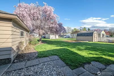 318 NE Lambert Avenue, College Place, WA 99324 - Photo 4