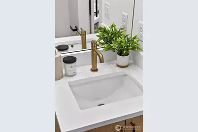 11013 Goodwin Way NE, Seattle, WA 98125 - Photo 10