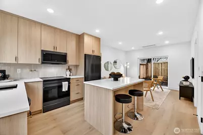 11013 Goodwin Way NE, Seattle, WA 98125 - Photo 4