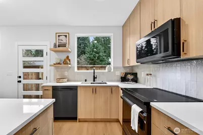 11013 Goodwin Way NE, Seattle, WA 98125 - Photo 18