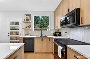 11013 Goodwin Way NE, Seattle, WA 98125 - Photo 18